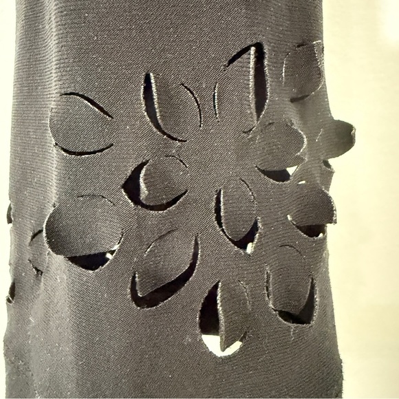 Sympli White House Design Company Floral Cut Out Black Leggings Made in Canada - Picture 4 of 17